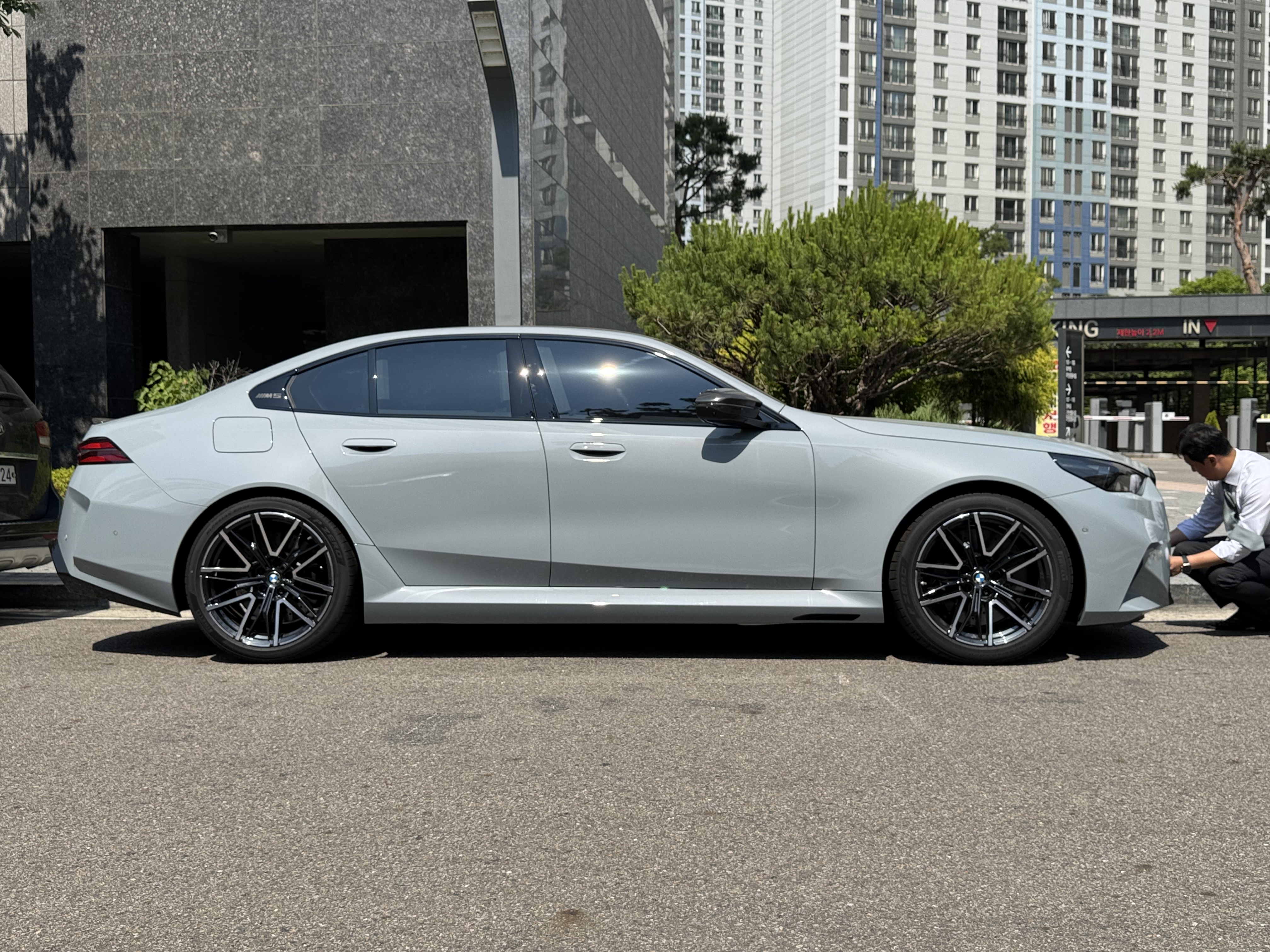BMW M5 대기없이 받을수도 있네요?